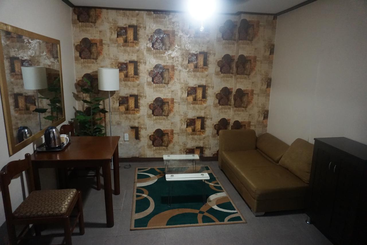 The Shila Philla Hotel Makati City Eksteriør bilde