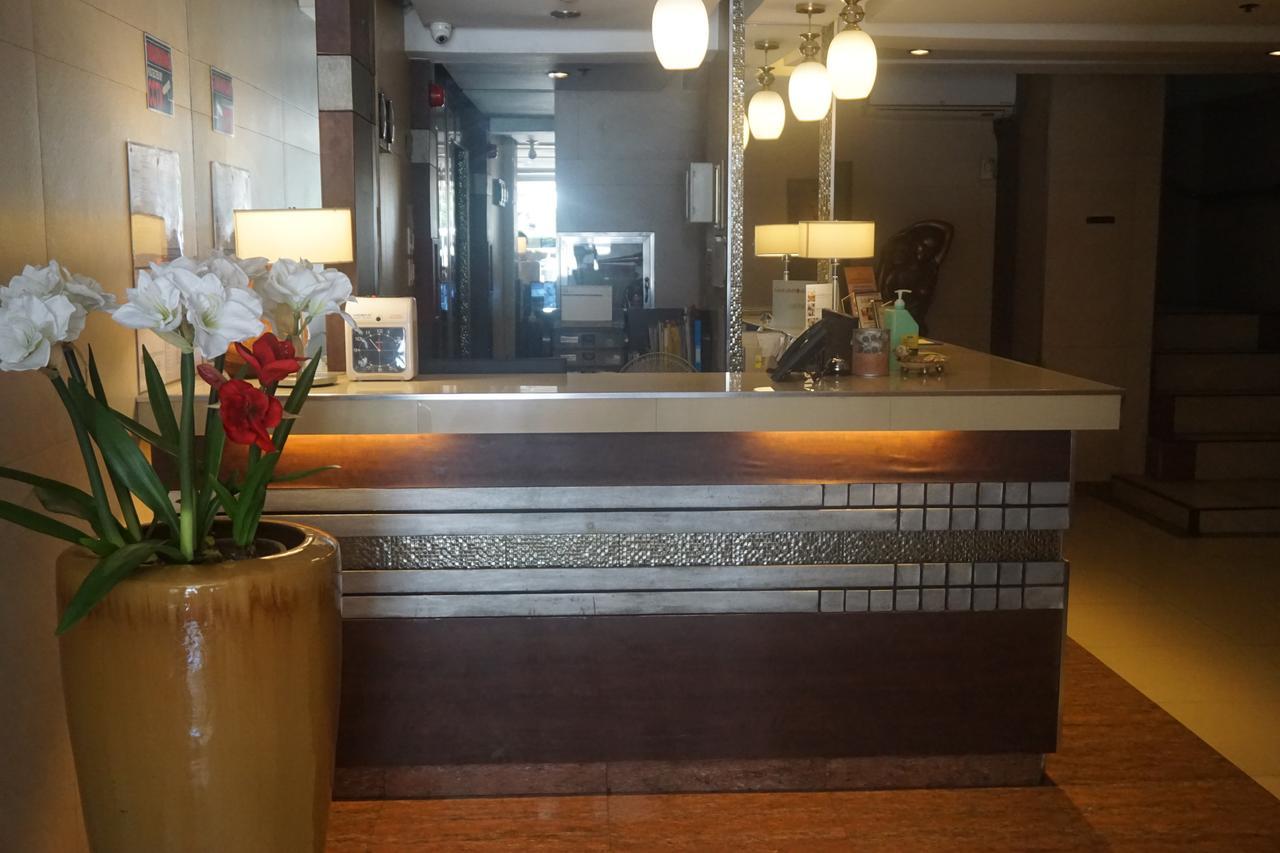 The Shila Philla Hotel Makati City Eksteriør bilde