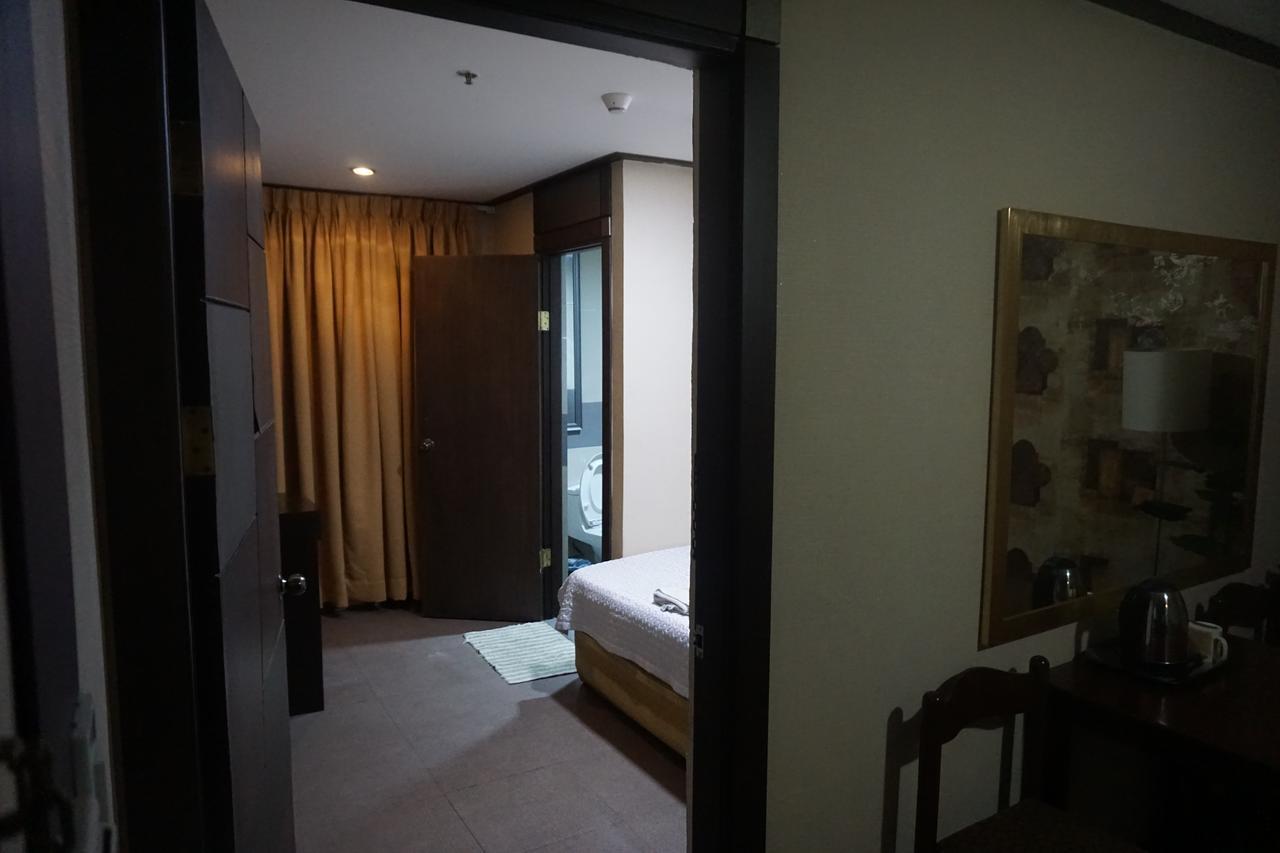The Shila Philla Hotel Makati City Eksteriør bilde